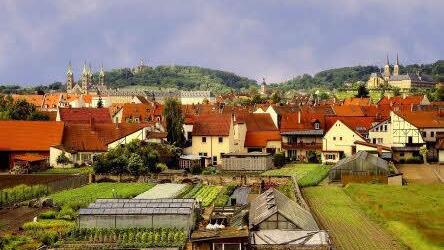 Nicht nur Wahrzeichen wie der Dom oder der Michelsberg, auch die Gärtnerstadt ist Teil des Welterbes. Foto: Zentrum Welterbe Bamberg/Jürgen Schraudner
