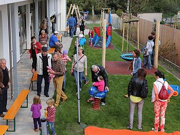Weitläufig: Die Außenanlagen der neuen Kita "Lauertal" in Poppenlauer wurden bei der Einweihung ganz besonders gelobt. Fotos: Dieter Britz