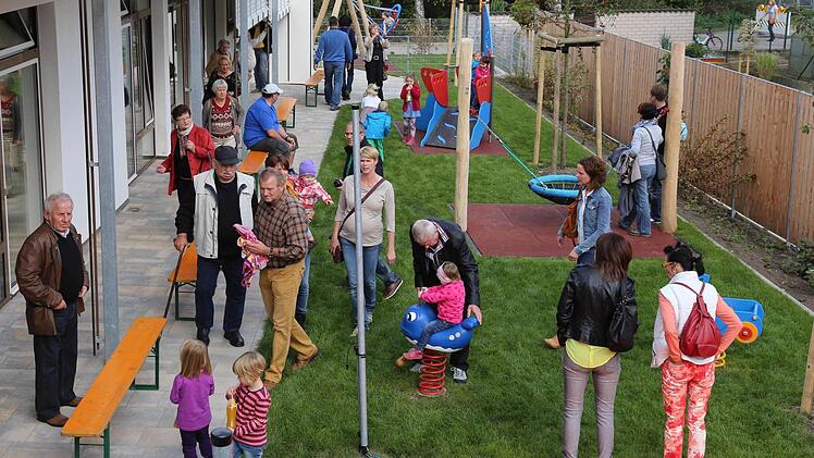 Weitläufig: Die Außenanlagen der neuen Kita "Lauertal" in Poppenlauer wurden bei der Einweihung ganz besonders gelobt. Fotos: Dieter Britz