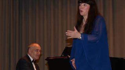 Impressionen vom Konzert des Duos "Con Emozione" in Bad Bocklet. Liane Fietzke (Sopran) und ihr Mann Norbert (Klavier).  Foto: Björn Hein