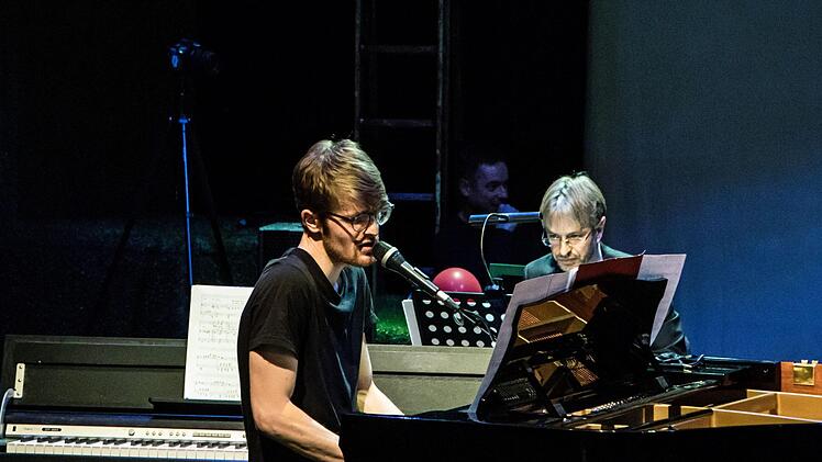 Impressionen vom Liederabend "Von Liebesglück und Lebertran" im Coburger Theater in der ReithalleFoto: Jochen Berger