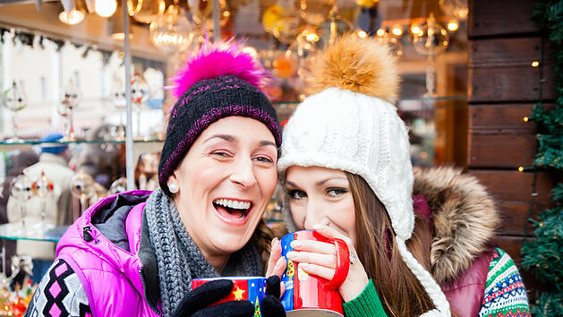 Symbolbild: Glühwein, Glühwein trinken
