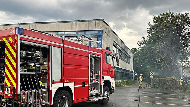 Brand in Bamberg: Flammen drohten auf Schule überzugreifen - "kleinere Explosionen"