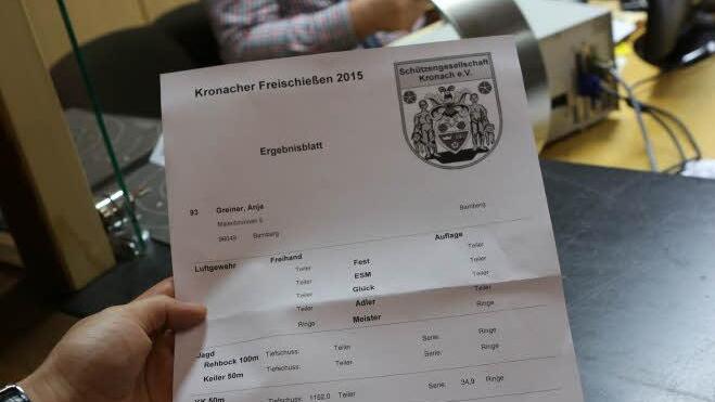 ...und dann bekommt man sein Schießergebnis ausgehändigt.  Foto: Barbara Herbst
