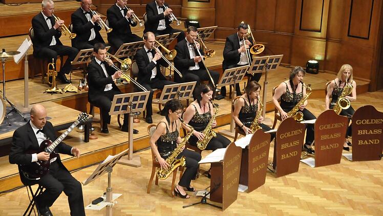 Das Konzert stand unter dem Motto "Golden Brass Bands and Friends". Mit Kraft und Klangfülle, Dynamik und Drive einer Big Band erlebten die Gäste eine einzigartige Live- Performance. Foto: Peter Klopf