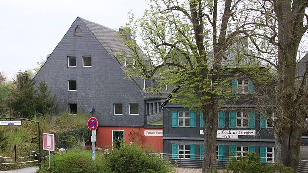 Der Gasthof "Goldener Hirsch" und das "Haus Frankenthal" in Vierzehnheiligen werden saniert. W&auml;hrend der Bauphase werden Pilger, Touristen  und Hausg&auml;ste im Di&ouml;zesanhaus nebenan verpflegt.Matthias Einwag