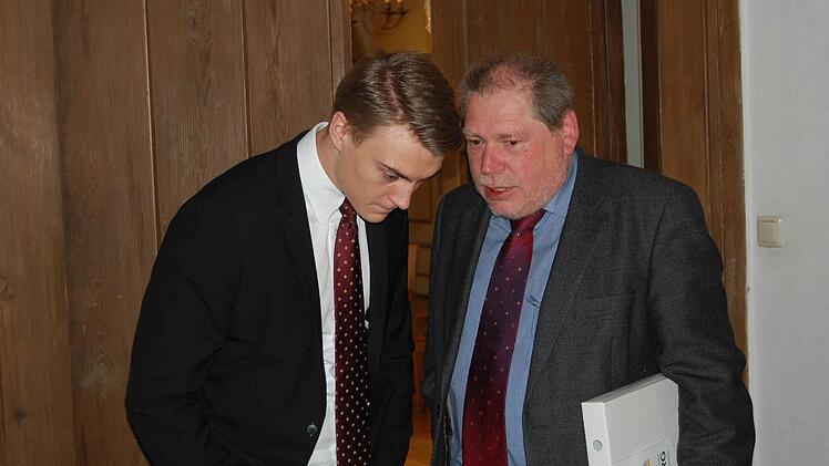 Auch für Thomas rausch (rechts) war es die (vorerst) letzte Stadtratssitzung - er wurde nicht mehr wiedergewählt. Links Max Kastner.