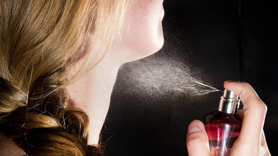 Ein guter Duft ist für die meisten von großer Bedeutung. Neben Duschen und sonstiger Körperhygiene gehört für viele auch dazu, ein Parfüm zu tragen. Symbolfoto: Franziska Gabbert/ dpa Ein guter Duft ist für die meisten von großer Bedeutung. Neben Duschen und sonstiger Körperhygiene gehört für viele auch dazu, ein Parfüm zu tragen. Symbolfoto: Franziska Gabbert/ dpa