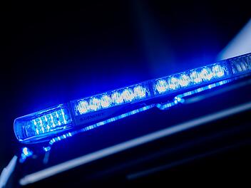 Unfall in Bamberg: Unbekannter fährt gegen geparktes Auto - und flüchtet