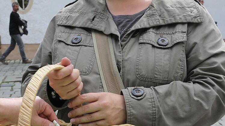 Für einen guten Zweck: Stefanie Olbrich sammelt Spenden, die der Aktion "Franken helfen Franken" zu Gute kommen.