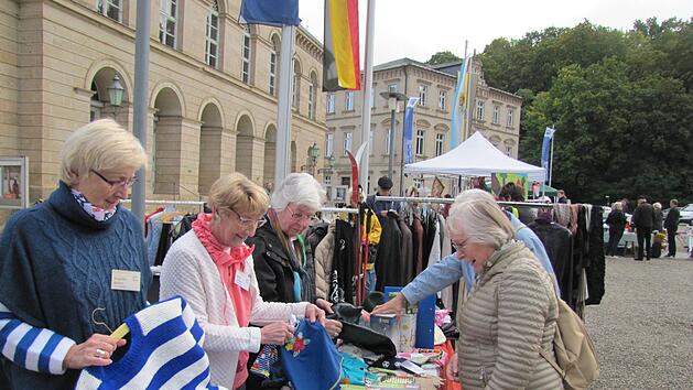 Der Seniorenbeirat hatte auch einen  eigenen Stand. Von links: Angelika Beilein, Erika Vollath, Sigrun Wittmann. Foto: Martin Koch