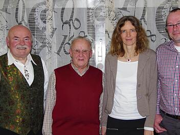 Vorsitzender Christian Draga (l.) ehrte Werner Grundmann, Sabine Häfner und Stefan Köllmer. Foto: Klaus Werner
