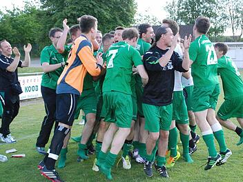 Feier im Grabfeld: Die Bayernliga-Reserve des TSV Großbardorf bucht ein weiteres Jahr in der Bezirksliga.