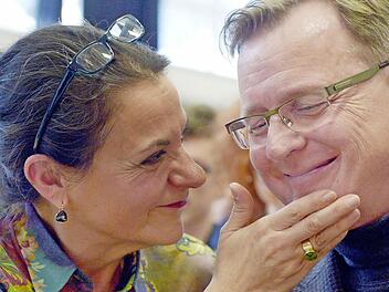 Bodo Ramelow privat: Der Thüringer Fraktionsvorsitzende ist mit Germana Alberti vom Hofe verheiratet.  Foto: Jens-urlich Koch, dpa