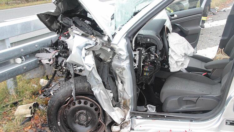 Schweres Verkehrsunglück auf der Bundesstraße 289 bei Kulmbach am Samstagmorgen  Foto: Dagmar Besand