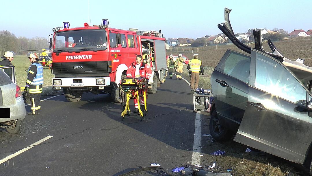 Kreis Haßberge: 29-Jährige stirbt bei schwerem Frontal-Crash