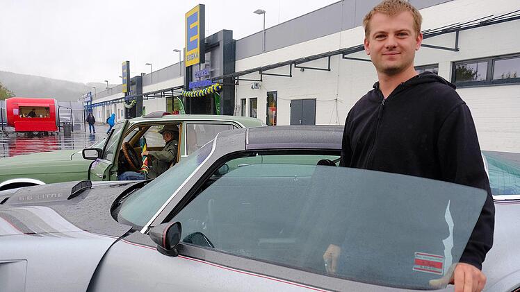 Mit seinem etwa 300 Ps starken Pontiac war Nicolei Schuhmann aus Elfershausen angereist. Foto: Gerd Schaar