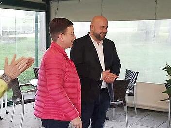 Schriftführerin Heike Kreul (re.) wird für 30 Jahre Treue zur Frauen-Union geehrt. Mit im Bild Bundestagskandidat Jonas Geissler, FU-Kreisvorsitzenden Sibylle Fugmann und die wiedergewählte Ortsvorsitzende Ursula Eberle-Berlips