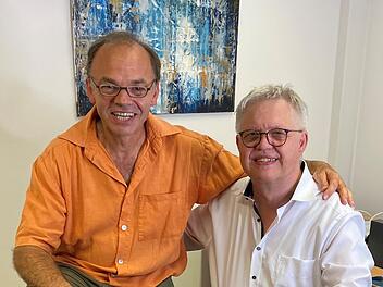 Thomas Stahl, Physiotherapeut der Luitpoldklinik Heiligenfeld (links) und Dr. Hans-Peter Selmaier, Chefarzt der Parkklinik Heiligenfeld, sind von der heilenden Wirkunt der Musik überzeugt.