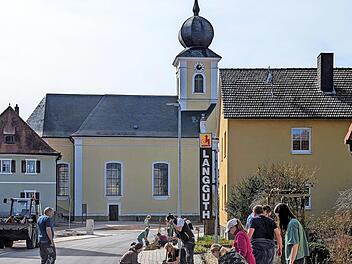 In Kaltenbrunn wurden in einer Gemeinschaftsaktion die Randstreifen bepflanzt.