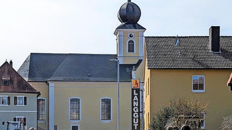 In Kaltenbrunn wurden in einer Gemeinschaftsaktion die Randstreifen bepflanzt.