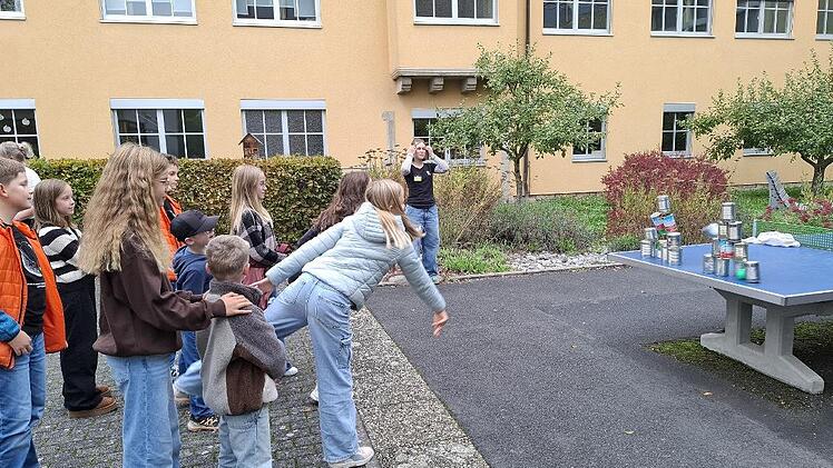 Beim Begegnungsfest an der Jakob-Kaiser-Realschule in Hammelburg wurde die Ankunft der neuen Fünftklässler gefeiert. Dabei hat es eine Vielzahl an Spielen und kreativen Aufgaben für die Kinder gegeben.