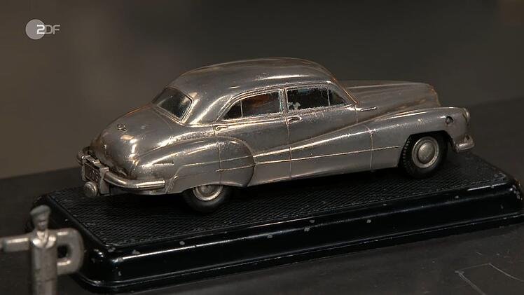 Das Pr&auml;meta Modellauto "Buick 405" von 1949/50 wurde auf 150 bis 180 Euro gesch&auml;tzt. Benjamin Leo Leo machte mit 160 Euro das h&ouml;chste Gebot.