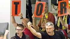 Immer voll bei der Sache: Die treuen HSC-Fans peitschen ihr Team bedingungslos nach vorne.