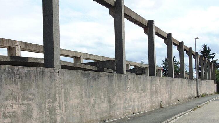 Das Gelände des Betonwerks Hemmerlein liegt seit Jahren brach. Foto: Petra Malbrich