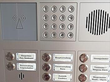 Die Kosten für ein neues Zeiterfassungssystem mit Zugangskontrolle zur VG Ebern belaufen sich auf 10 100 Euro. Am Zugangssystem können Mitarbeiter der VG direkt angerufen werden.