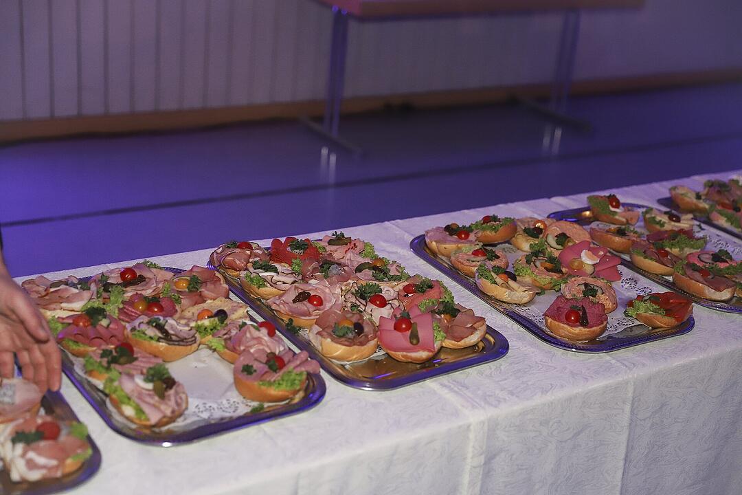 Es wurde in das Jahr 2025 gefeiert.