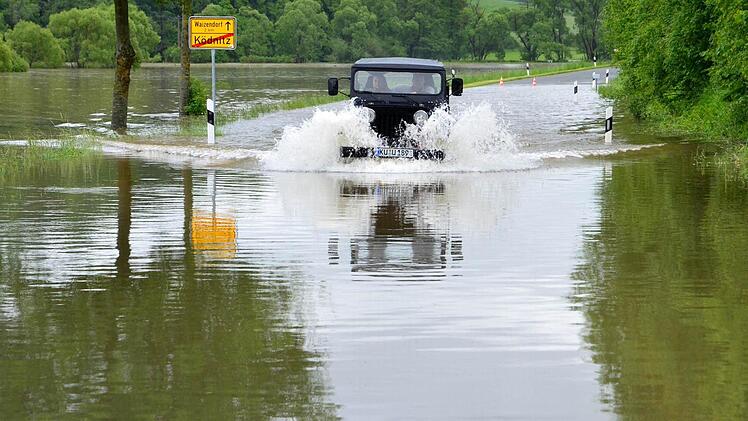 Dieser Geländewagen kam gerade noch durch. Fotos: Dieter Hübner
