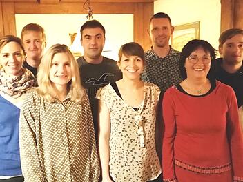 Die Freie Christliche Wählergruppe Oberleichtersbach nominierte ihre Gemeinderatskandidaten (von links): Karina Kirchner, Klaus Schmäling, Sonja Beck, Frank Beck, Maria Knüttel, Sebastian Lorenz, Heidelore Enders und Peter Schmäling. Foto: Wolfgang Saam