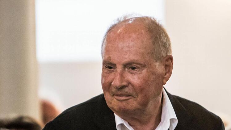 Impressioen von der Serenade mit dem Collegium musicum Coburg in der Schlosskirche Ahorn: Reichlich Applaus gab es für die Uraufführung der Suite francaise von Gerhard Deutschmann (Foto).Foto: Jochen Berger
