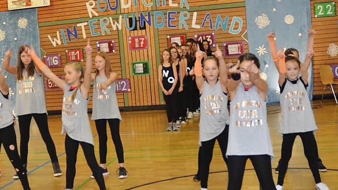 Die große Tanzshow der Gruppe Aerobic I "It's a showtime" Foto: Karl-Heinz Hofmann