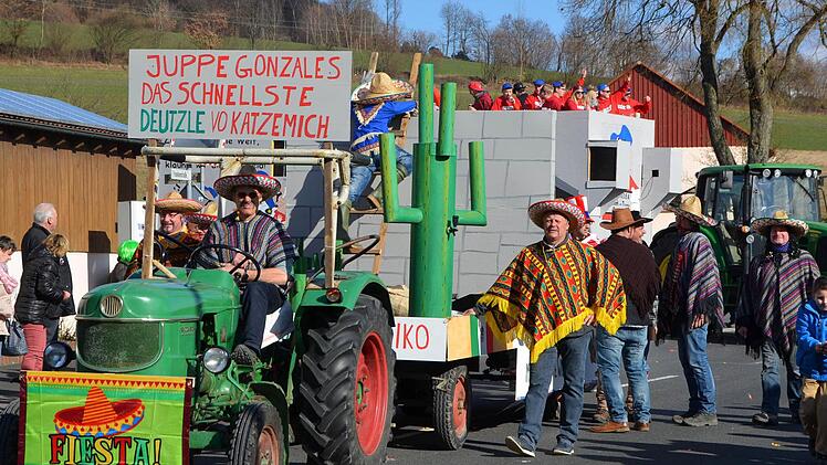 Faschingszug Rosenmontag in Waldfenster Foto: Peter Rauch