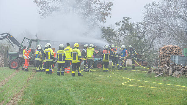 Anh&auml;nger-Brand in Holzunterstand im Kreis Bamberg
