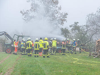 Anhänger-Brand in Holzunterstand im Kreis Bamberg