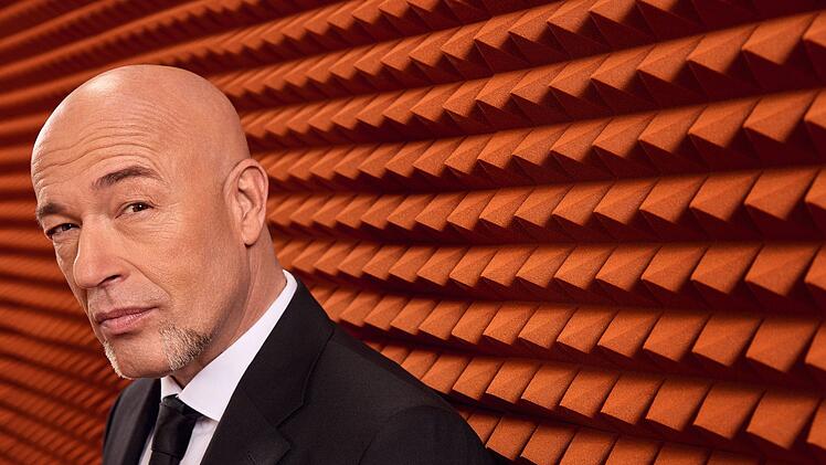 Der Graf von Unheilig outet sich im Interview mit der Agentur teleschau auch als Skeptiker: "Man kann mit so einem Neubeginn viel kaputtmachen. Die Hinterlassenschaft mit Unheilig hat ja einen gewissen Wert, den ich nicht mit einem gl&uuml;cklosen Comeback verzocken wollte. Ich war mir wirklich nicht ganz sicher, ob es klappt."