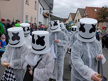 Ich habe einen Eimer auf dem Kopf - ich bin ein Marshmallow.Foto: Gerd Schaar