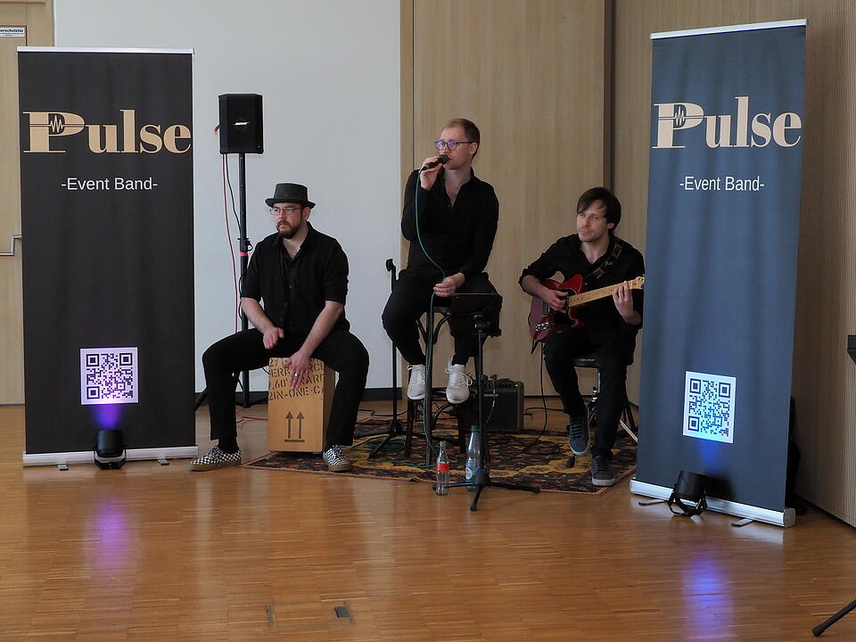 Inkl. Braut- und Festmodenschauen.