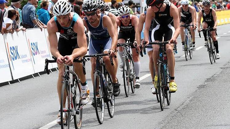 In der Kurzdistanz m&uuml;ssen die Teilnehmer "nur" 32 km Fahrrad fahren. Foto: Christopher Weidner