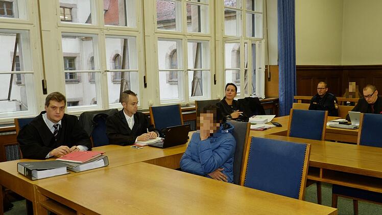 In Nürnberg ist der Prozess gegen einen 35-jährigen Mann aus dem Landkreis Bamberg gestartet. Er soll seine Lebensgefährtin jahrelang zum Sex gezwungen haben. Foto: Nikolas Pelke