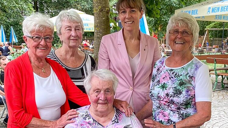 Hof: Ungew&ouml;hnliche Gl&uuml;ckw&uuml;nsche - hier leben viele Bewohner &uuml;ber 100