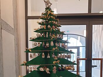 Schlüsselfeld: Porzellangeschmückter Weihnachtsbaum - Stadt lädt zu Brauchschau ein