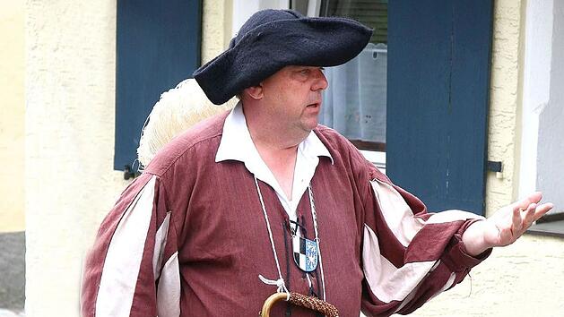 Kulmbach: Zeitreise in die Vergangenheit - Stadtb&uuml;ttel f&uuml;hrt durch historische Altstadt