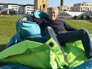 Der Mann, der Stühle und Sitzsäcke spendierte: Ludwig Papritz.  Foto:  Ronald Rinklef