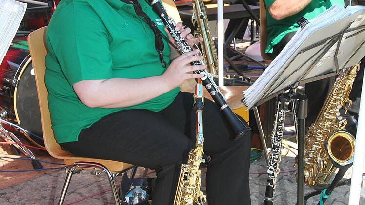 Bei der Einweihungsfeier spielten die Küpser Musiker nicht selbst, sondern sie ließen die Tettauer Blasmusik spielen.