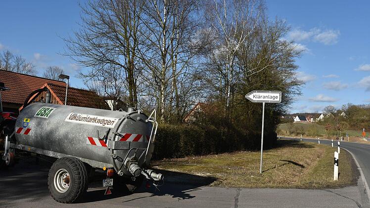Mit Investitionsvolumen von vier Millionen Euro wird die Kläranlage in Meschenbach zu einer anaeroben Faulung umgebaut, dazu wird ein sieben Meter hoher Faulturm auf dem Gelände neu gebaut. Foto: Gabi Arnold
