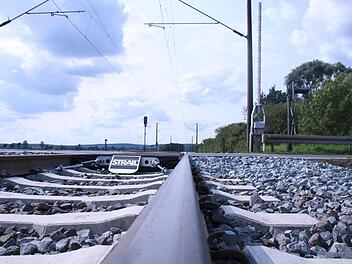 Fahrtrichtung Würzburg: Der Landkreis Haßberge möchte die öffentlichen Verkehrsmittel zu einheitlichen Preisen in einem Verkehrsverbund Mainfranken nutzbar machen.Andreas Lösch
